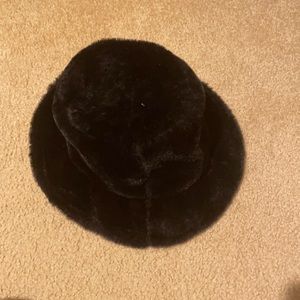 Black fuzzy bucket hat